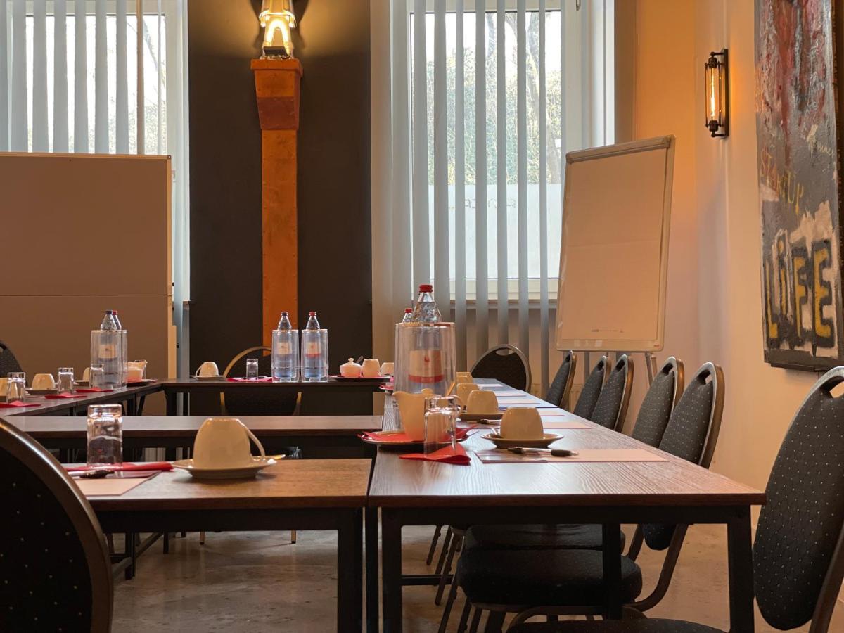 Amical Hotel Вупертал Екстериор снимка